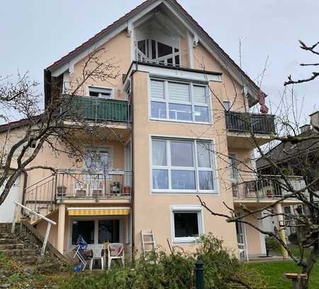 Geschmackvolle Wohnung mit drei Zimmern sowie Balkon und EBK in Geltendorf