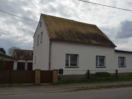 Viel Platz sich zu entfalten in Falkenberg (Trossin)! Großzügiges Wohnhaus mit weitläufigen Grundst