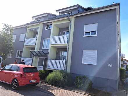 Frei! Tolle Hochpattere Wohnung mit Balkon (EBK kann erworben werden)