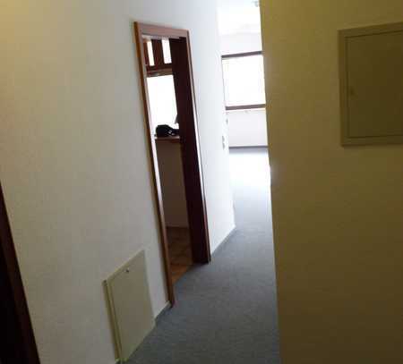2-Zimmer-Hochparterre-Wohnung mit Einbauküche in Karlsruhe von Privat ohne Maklergebühr o.ae.