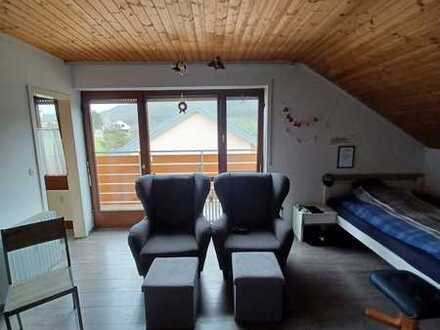 3-6 Monate zu vermieten! Schöne Dachstudiowohnung mit Balkon
