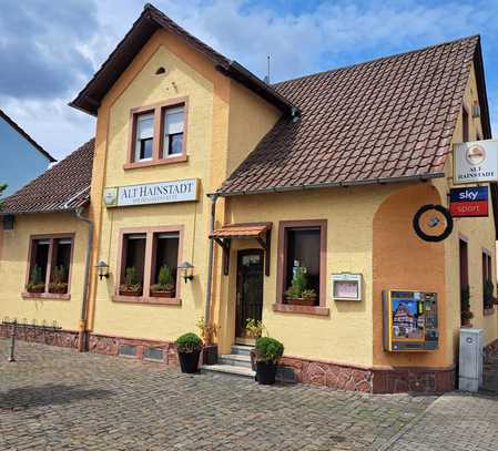 Freistehendes Haus mit Gasthaus, Sommergarten und Wohnung - Nähe Hanau