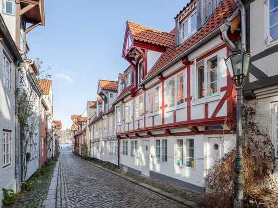 Liebevoll denkmalgerecht saniertes Wohnhaus des 18. Jahrhunderts im Herzen Flensburgs