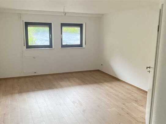 Mayence-Immobilien: Modernisierte 2 Zimmerwohnung im Souterrain in Rüsselsheim!!