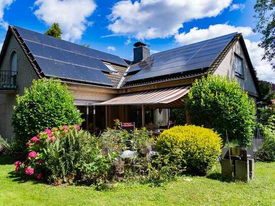 Großzügiges 1-2 Familien-Architektenhaus mit Innenpool u. Photovoltaik-Anlage