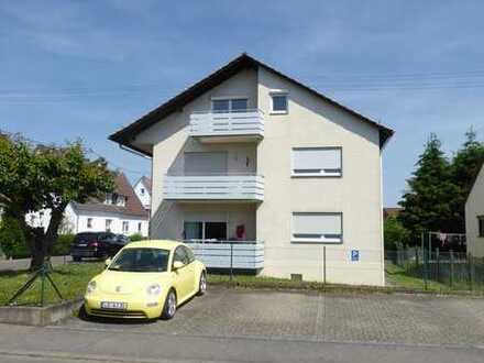 Große 1 Zi.-Wohnung, DG, Balkon, EBK, Bad mit Fenster,