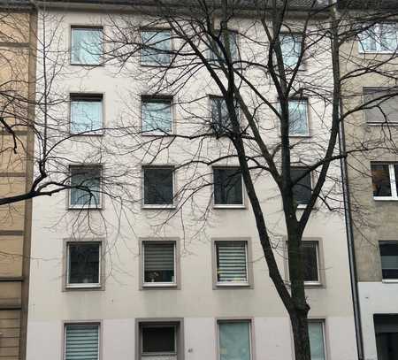 Sanierte Wohnung, Hochparterre, mit Balkon in Bilk