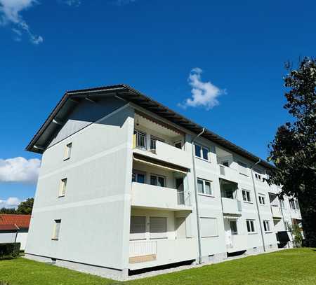 Schöne 3 Zimmer Hochparterre Wohnung mit sonnigen Südbalkon und EBK