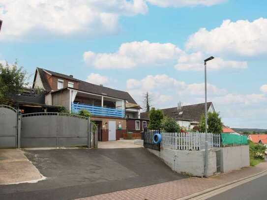 Bezugsfreies EFH bzw. MGH mit Garten, Freistellplatz und Garage in naturnaher Lage