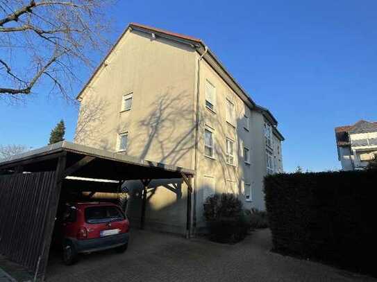 Drei-Zimmer-Wohnung mit Balkon und Carport