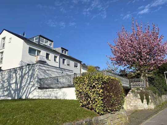 Dachgeschoss-Wohnung mit Wintergarten und Blick auf den Lousberg