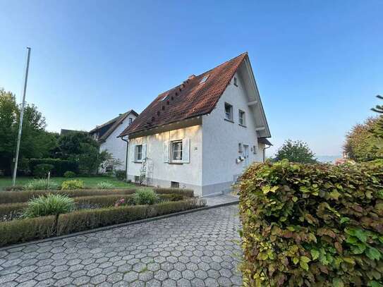 Gartenliebhaber gesucht: Große Mietwohnung über 2 Etagen mit herrlichem Ausblick