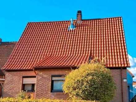 Gepflegtes EFH mit überdachter Terrasse, großem Garten und EBK für Kleinfamilie