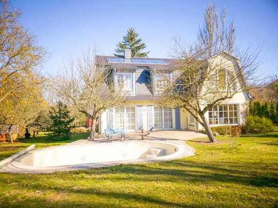 Traumhaft Wohnen am Schönblick: Einzigartige Architektenvilla mit Gartenparadies