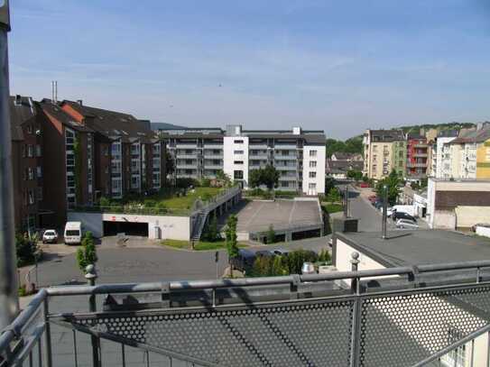 5 Zimmer, KDB, Gäste-WC, 143 m², Einbauküche, Stellplatz am Haus