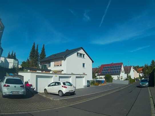 Schöne, sehr geräumige 5-Zimmer OG-Wohnung mit Balkon in zentraler Lage in Bad Camberg