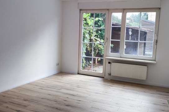 ++leere, tolle Wohnung mit Terrasse und kleinem Garten ++