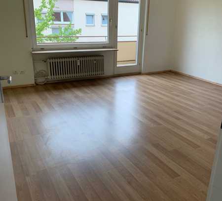 helle 2-Zimmer-Wohnung mit Balkon und EBK in Filderstadt-Bernhausen