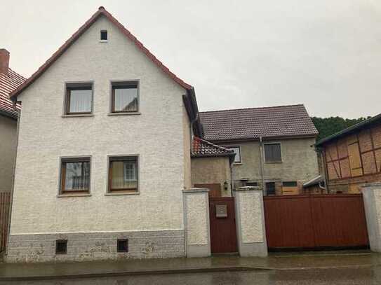 Einfamilienhaus mit Nebengelass, Zufahrt und Garten in ruhiger Ortslage von Donndorf zu verkaufen