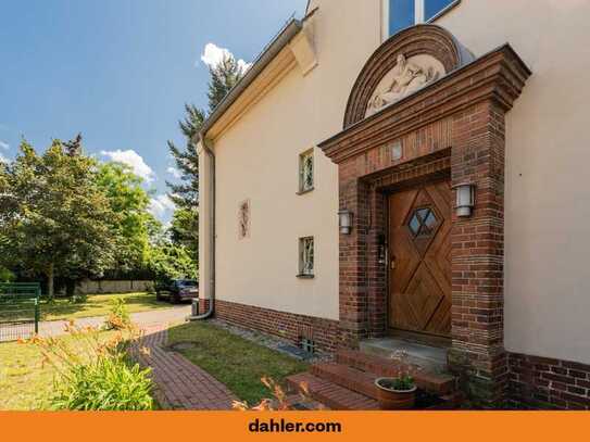 Attractive residential and commercial building in a central location in the "Sonnenland Siedlung"