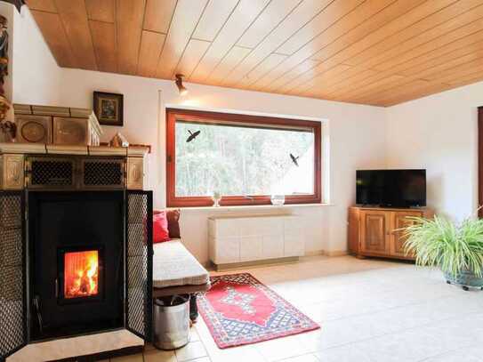 Einfamilienhaus mit Pool und idyllischem Garten in ruhiger Ortsrandlage