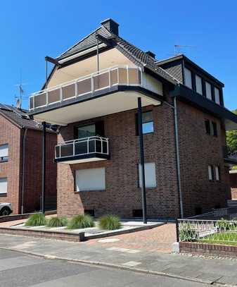 Gemütliche Geschosswohnung, mit abgeschl. Küche, Fensterbad und Einzelgarage, Ruhiglage.