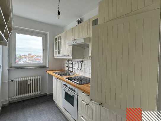 Schöne renovierte 2-Zimmer Wohnung mit Balkon und Skyline-Blick!