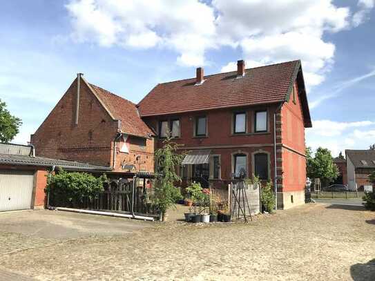 Charmantes Anwesen mit Nebengebäuden in ruhiger & zentraler Lage mitten in Wendeburg!