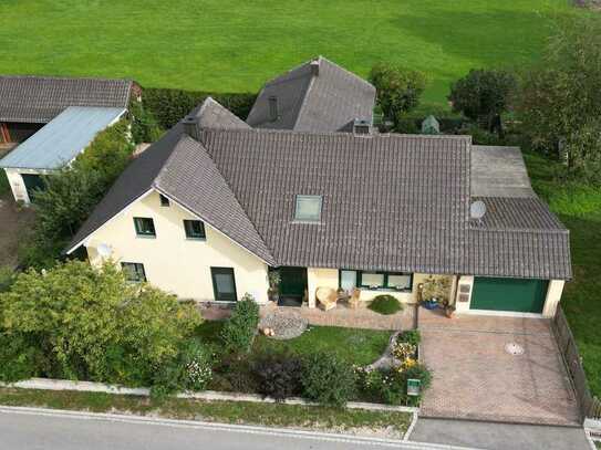 Faszinierendes Haus mit Einliegerwohnung für Familien und Gartenliebhaber