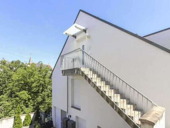 Sofort bezugsfreie, moderne 3-Zimmer-Wohnung mit eigenem Eingang und Balkon