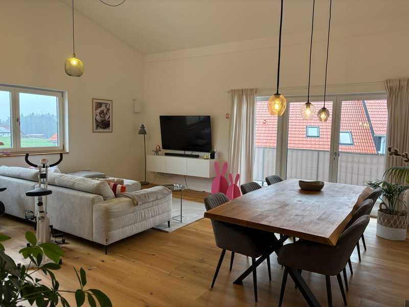                                                               Hochwertige 3-Zimmer-Dachgeschosswohnung n&auml;he Passau zu vermieten                                                       in Tiefenbach (Landshut)