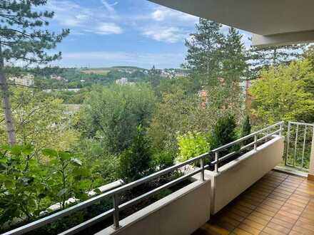 4-Zimmer-Wohnung im Grünen mit Balkon, Aufzug und Tiefgarage