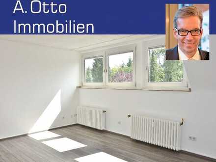 Krefeld - Zentrum Nord, ruhige und helle 3 Zimmer Wohnung, neuwertiger Bodenbelag, Wannenbad