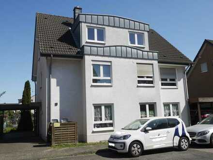 Solides Mehrfamilienhaus mit 3 Carports in Urbach