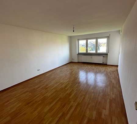 Renovierte 4 Zimmer Wohnung in Großostheim/Ringheim