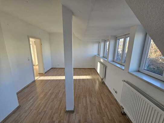 Schöne 2 Zimmerwohnung mit Einbauküche für Eigennutzung oder Kapitalanlage ab sofort zu verkaufen !