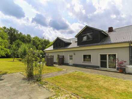 Traumhaus für Naturfreunde: Großzügiges Mehrgenerationenhaus in Waldrandlage auf parkähnlichem Grund