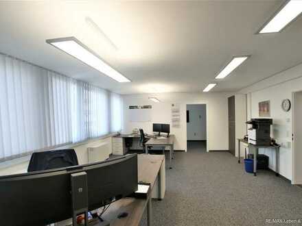 Moderne Büroflächen mit 1A Ausstattung
90m² 3 Zimmer + Flur und WC
(Klima//WC/ Lampen) zu vermiete