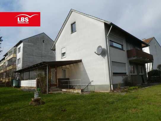 Solides Zweifamilienhaus mit Potential!