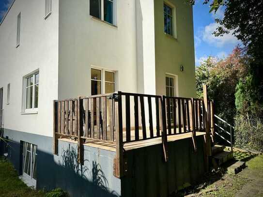 Geschmackvolle 2-Zimmer-Wohnung mit gehobener Innenausstattung mit Balkon und EBK in Großhansdorf