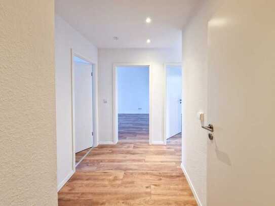 Wunderschöne 3 - Raumwohnung in Top Lage mit Einbauküche und Balkon