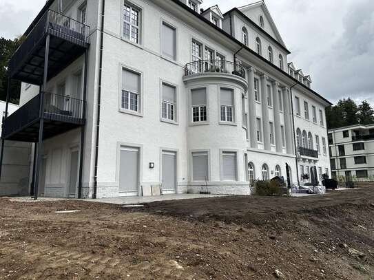 Sonnendurchflutete Terrassenwohnung im Denkmal, unverbaubarer Aussicht 2,5 Zi. mit Luxus EBK