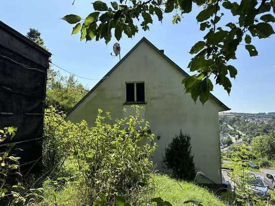 Reihenendhaus mit Ausbaupotential über den Dächern von Gemünd auf eigenem Waldgrundstück!