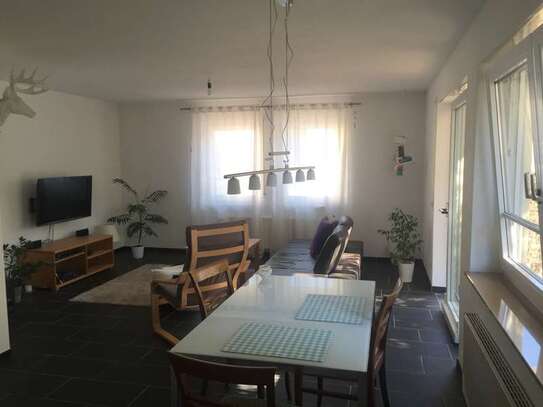 Schön geschnittene Erdgeschosswohnung mit Terrasse und Garten