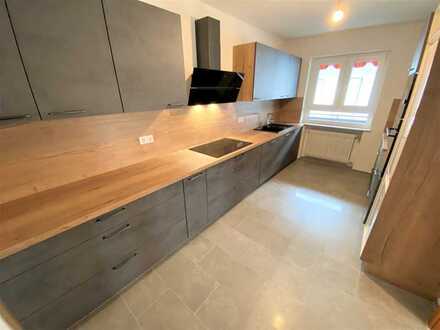 Umfangreich renoviert! Exkl. EBK, hochw. Ausstattung, Dreifachverglasung, 2 Balkone, Garagen-Stpl.!