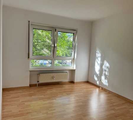 Gepflegte Zweizimmerwohnung mit großer Loggia mit traumhaftem Blick!