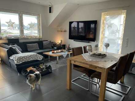 Neuwertige 2-Zimmer-Maisonette-Wohnung mit Balkon, Dachterrasse und Einbauküche