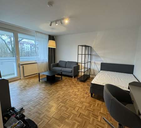 Geschmackvolle 1-Zimmer-Hochparterre-Wohnung mit geh. Innenausstattung mit EBK