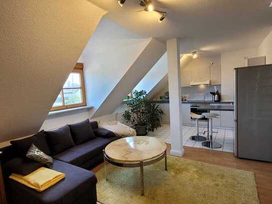 Attraktive vollmöbliertes DG-Wohnung (LU-Oppau) mit Stellplatz