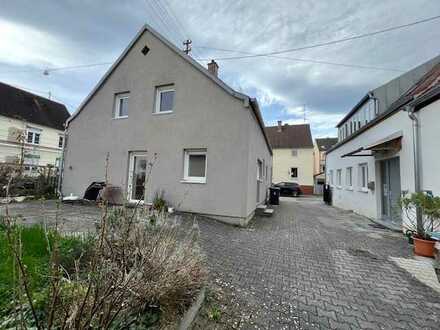 Zentral und ruhig: EFH mit Terrasse und kleinem Gartenanteil im beliebten Pfersee